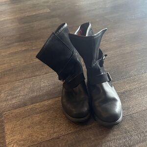 Sorel Black Leather Ankle Boots